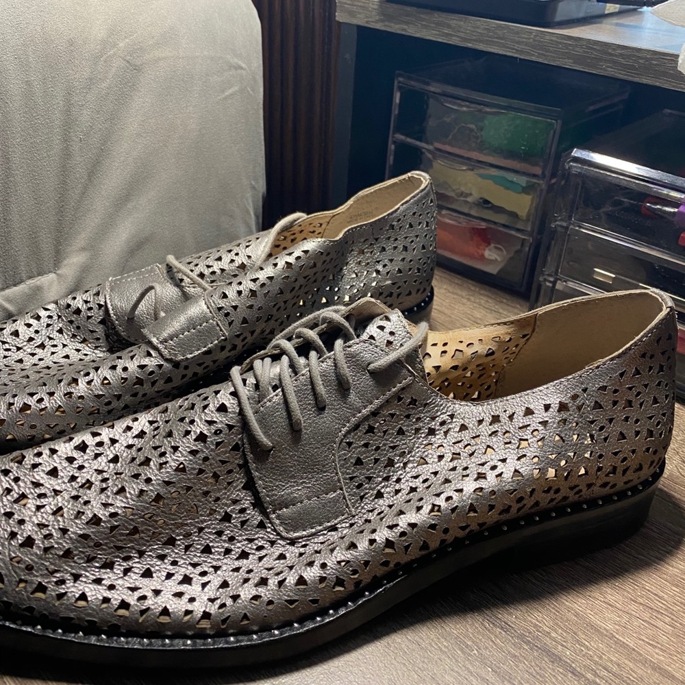 Dress shoes